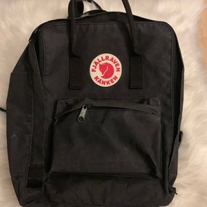 Black Fjallraven kanken backpack